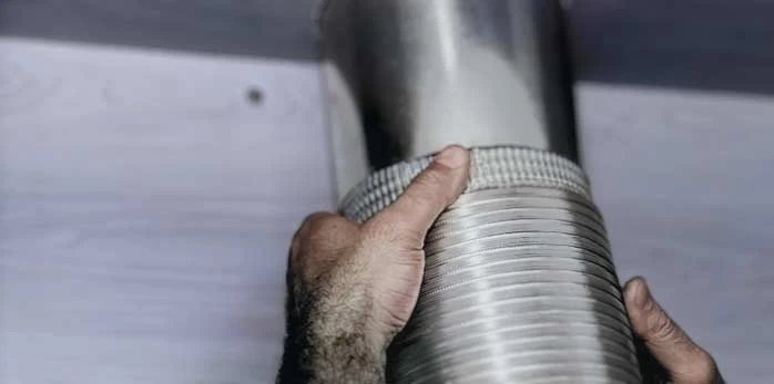 Connecting a metal duct